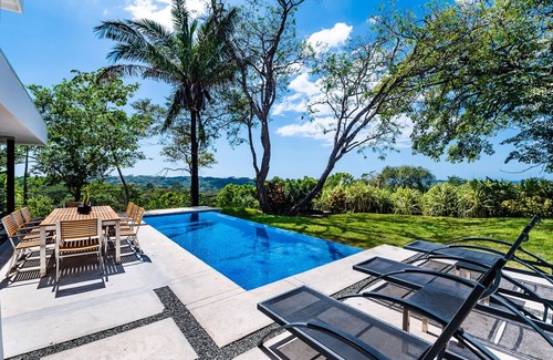 Marbella Villa | Lush Paradise