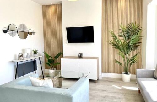 Porthcawl Apartment | Lush Porthcawl Coney Beach 2 bedroom apt, Spacious, Parking, Prime Location