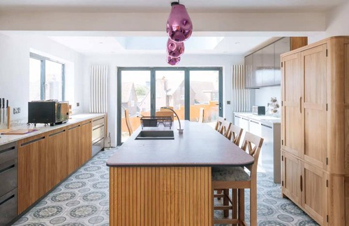 Brighton House | Lush & Spacious 3BD House - East Brighton