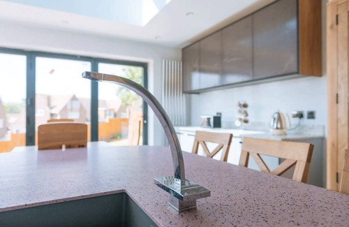 Brighton House | Lush & Spacious 3BD House - East Brighton