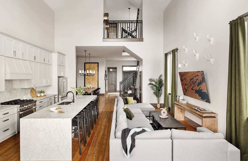 Faubourg Lafayette Hotel | Lush Unit With Heated Pool & Hot Tub