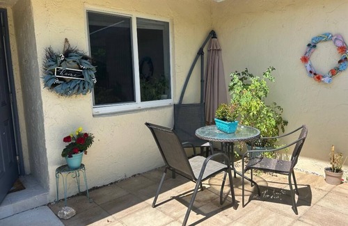 East Naples Villa | Lush Villa in golfing community close to Beaches and Shopping. 2 Golf Courses,