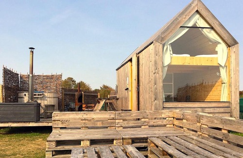 Brightlingsea House | Lushna 7 Petite at Lee Wick Farm Cottages & Glamping