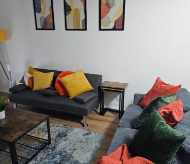 Telford House | LushStay Telford - Families, Contractors & Group of Friends, long term stay