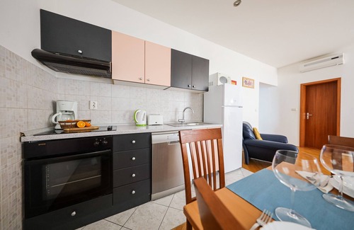 Kozino Apartment | Luton Apartments, Zadar - Kozino, Heated Pool & Hot Tub