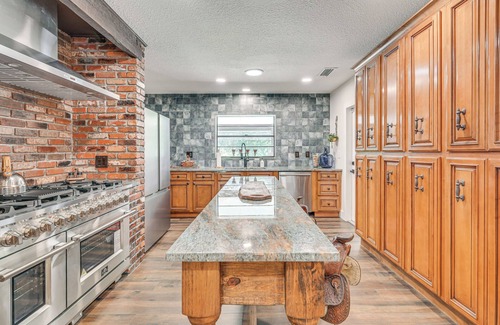 Bearss Plaza House | Lutz Home w/Game Room: 7 Mi to Adventure Island!