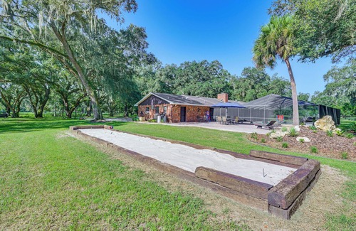 Bearss Plaza House | Lutz Home w/Game Room: 7 Mi to Adventure Island!