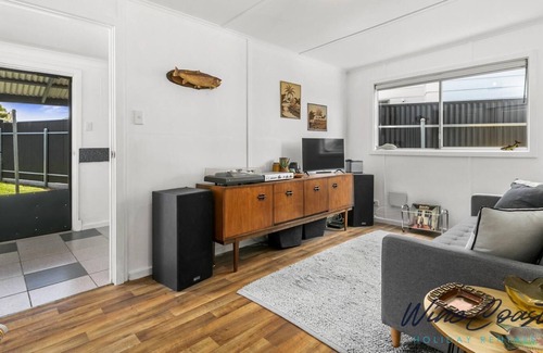 Silver Sands House | Luv Shack by Wine Coast Holiday Rentals - Escape to gorgeous Silver Sands at Aldinga Beach and stay in your very own Luv Shack.