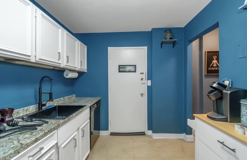 Downtown Atlanta Apartment | Lux 2BR Apt w/ Pool & King Beds
