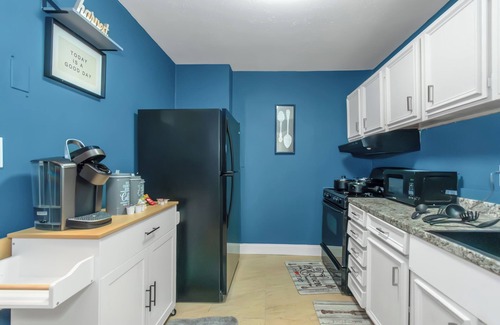 Downtown Atlanta Apartment | Lux 2BR Apt with Pool & King Beds