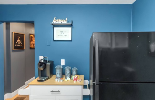 Downtown Atlanta Apartment | Lux 2BR Apt with Pool & King Beds