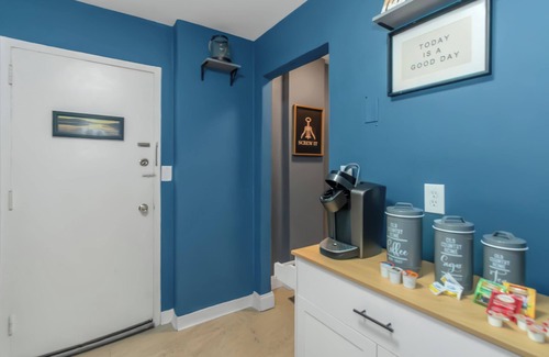Downtown Atlanta Apartment | Lux 2BR Apt with Pool & King Beds