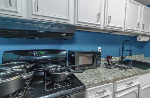 Downtown Atlanta Apartment | Lux 2BR Apt with Pool & King Beds