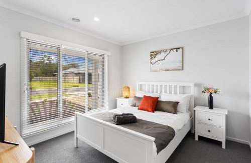 Cowes House | Lux 4BR 2BA Modern Fam Home