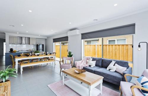 Cowes House | Lux 4BR 2BA Modern Fam Home