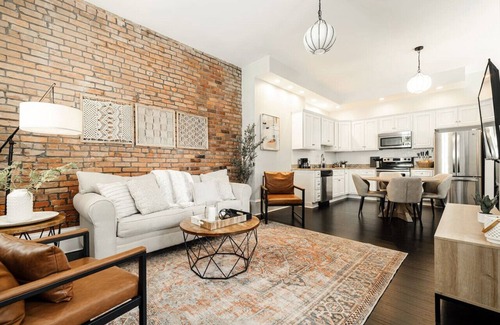 Pendleton House | Lux 4BR Townhome | City Views | Private Balconies