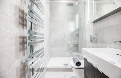 Abbey Road Apartment | LUX Abbey Road Apartment Sleeps up to 7