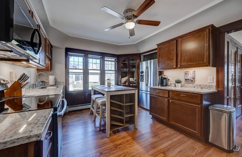 Bay View House | Lux Bayview Nest: Near Downtown