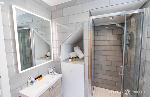 Southbourne House | Lux Beachfront House. Balcony/Sea Views, Parking