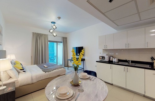 DIFC Apartment | ★Lux BnB I Studio I DIFC I Balcony I Tennis★