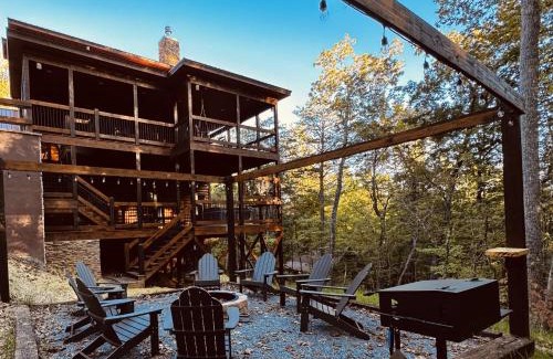 Gatlinburg - Pigeon Forge House | Lux Cabin Indoor and Outdoor Living
