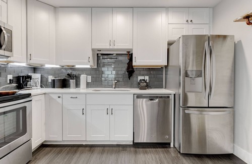 St. Johns House | Lux Central Modern Spacious 1 bd 2 bath townhomen