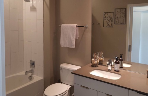 Shaw Apartment | Lux City Loft-Historic U St Corridor- Street Art- World Class Dining