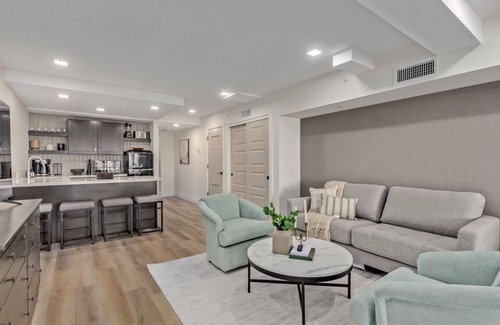 South Scottsdale Apartment | LUX City View Studio Old Town Gym Balcony