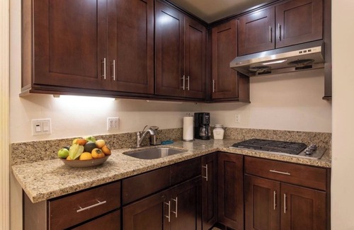 Pasadena Cottage | Lux Cottage @ 5 stars Resort 2R 2B Kitchen Suites with Parking