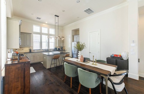 Central Southwest House | Lux cozy 3b/3.5b Safe Haven Near NRG & Med Center