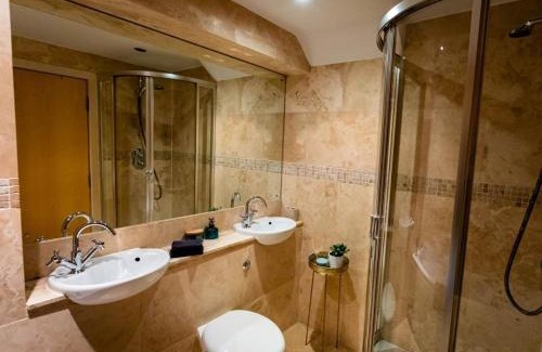 Wakefield Apartment | Lux Duplex Apartment 19th Century Chapel Wakefield Centre