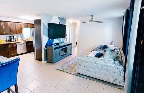 Holly Hill House | Lux Experience Summar
