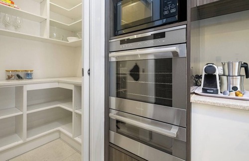 Henley Beach South House | LUX Henley Beach - 4BD, 3.5BA