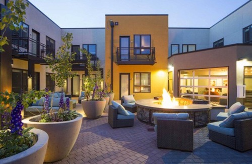 West Highland Apartment | Lux Highland Studio w/ Gym & Business Center, walk to bars, by Blueground