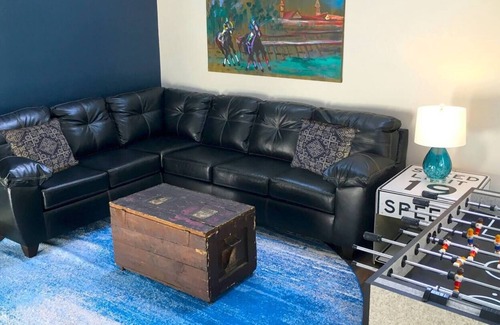 Highlands House | Lux Highlands Gem | Monthly Stay - 2BR 2BA Dog OK
