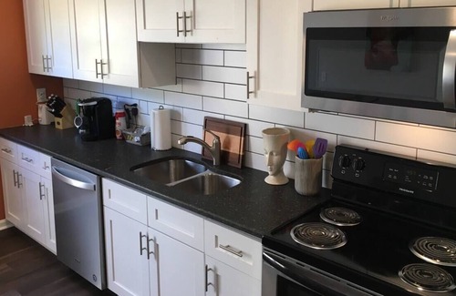 Highlands House | Lux Highlands Gem | Monthly Stay - 2BR 2BA Dog OK