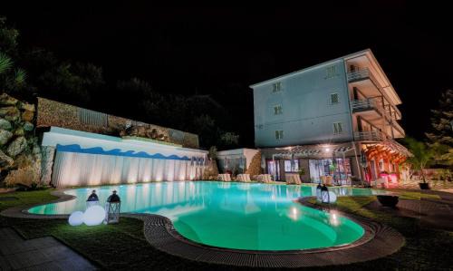 Lago Bed & Breakfast | Lux Home & Garden