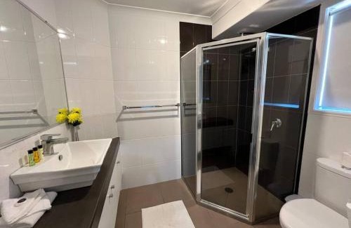 Bundaberg South Apartment | Lux in Bundy - Wifi, AC, Netflix and comfort