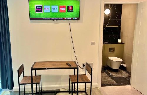 Docklands Apartment | Lux King Studio Penthouse w private entrance