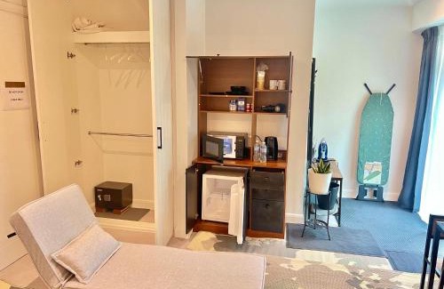 Docklands Apartment | Lux King Studio Penthouse w private entrance