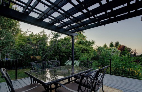 Surrey House | Lux Mansion, sleeps 22, pool, hot tub, gym, office, playground