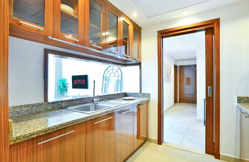 Al Sufouh 2 Apartment | LUX | Marina Promenade 2 BR Prime location Apt