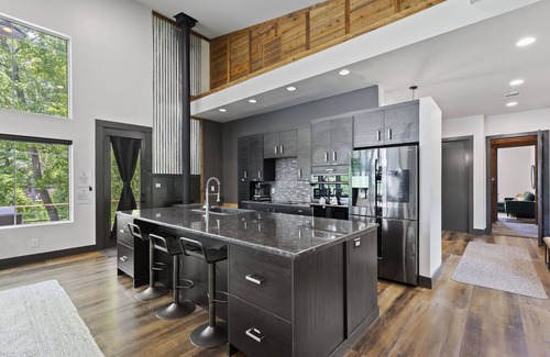 Montgomery House | LUX Modern "Treehouse" on Private Lake - Gameroom, Kayaks, Bunkhouse, more!
