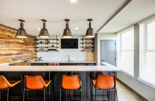 Mount Vernon Triangle Apartment | Lux Mount Vernon 1BR w/Gym, Rooftop, W/D, walk to Metro, by Blueground