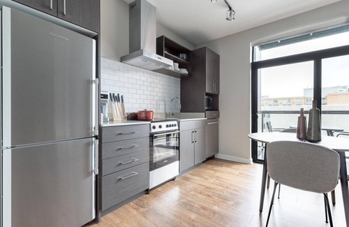 Mount Vernon Triangle Apartment | Lux Mount Vernon 1BR w/Gym, Rooftop, W/D, walk to Metro, by Blueground
