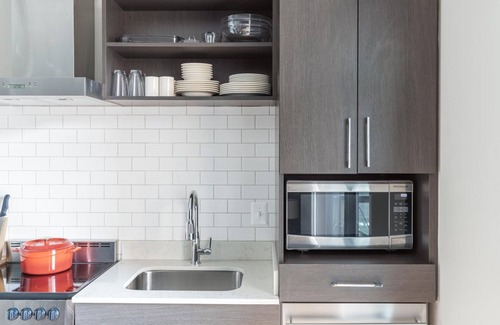 Mount Vernon Triangle Apartment | Lux Mount Vernon 1BR w/Gym, Rooftop, W/D, walk to Metro, by Blueground