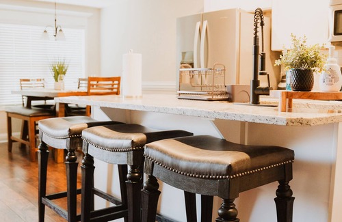 Centerville House | Lux Oasis Mid-Term Pet and Family Friendly