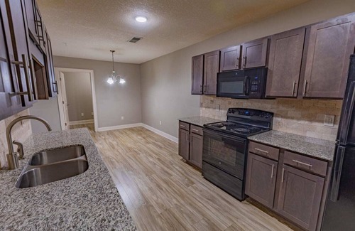 Florida Panhandle Apartment | Lux private bedROOM w private bath apartment in enchanting Pensacola w WiFi, AC
