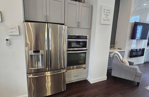 Garden Oaks House | Lux Retreat 3BR Home-Sleeps 10