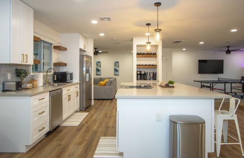 Scottsdale Highlands House | Lux Scottsdale-Home w/7 Beds, Pool, Arcade Games!